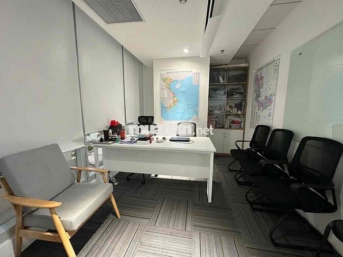 Sang nhượng toàn bộ văn phòng thuê 136m2