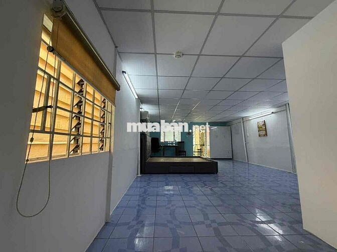 phòng mới siêu to khổng lồ gần đầm sen có ban công thoáng mát