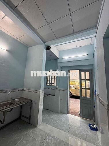 Nhà Thuê 3.2x6, gác, 2phòng, gần đs10 LVQ