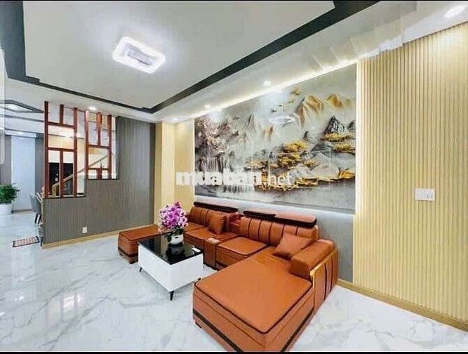 Nhà 3 tầng, mặt tiền, đường nhựa