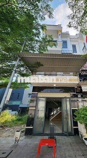 Cho thuê nhà 1 trệt 2 lầu gần ngã tư Miếu Ông Cù