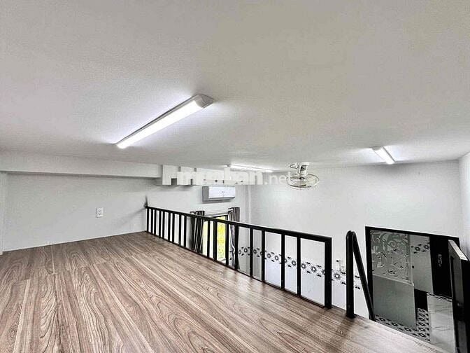 2 KHÔNG GIAN NGỦ ĐẸP GIÁ RẺ BAN CÔNG LỚN THOÁNG MÁT RỘNG 40m2 GẦN VLU