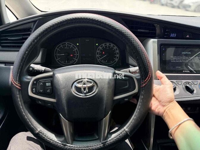 Toyota Innova 2.0E 2022 74.000km Bạc