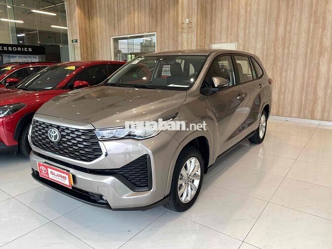 Toyota Innova Cross 2.0V 2024 Đồng ánh kim