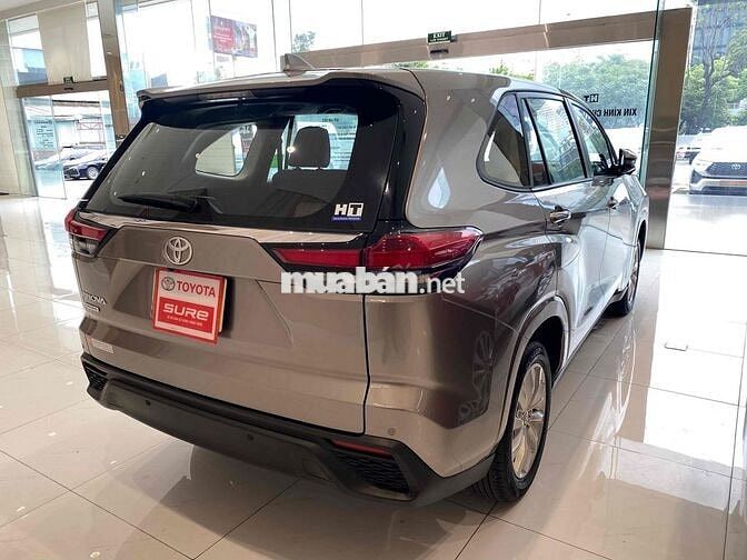 Toyota Innova Cross 2.0V 2024 Đồng ánh kim