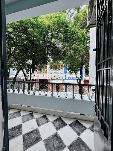 CHO THUÊ CHDV 2PN - CÓ BAN CÔNG MỚI - PHÙ HỢP 2-3NG