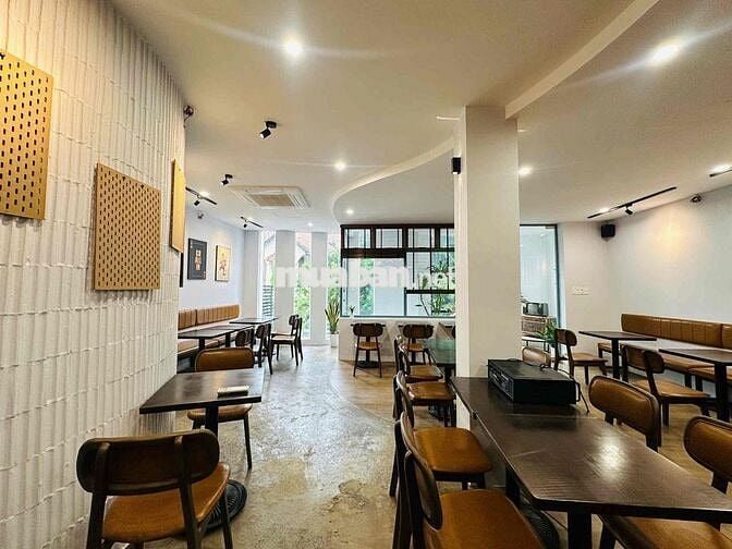 CHO THUÊ TÒA NHÀ MẶT TIỀN NGANG 10m2 TRẦN QUÝ KHOÁCH, QUẬN 1