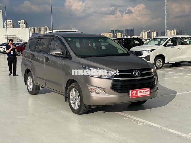 Toyota Innova 2.0E 2019 Số sàn Đồng ánh kim