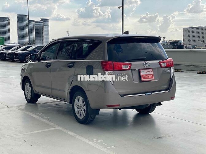 Toyota Innova 2.0E 2019 Số sàn Đồng ánh kim