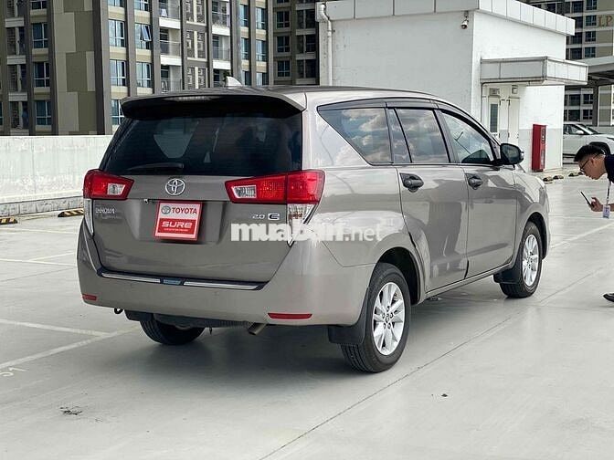 Toyota Innova 2.0E 2019 Số sàn Đồng ánh kim