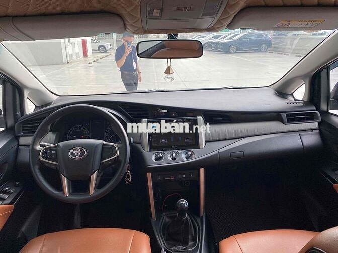 Toyota Innova 2.0E 2019 Số sàn Đồng ánh kim