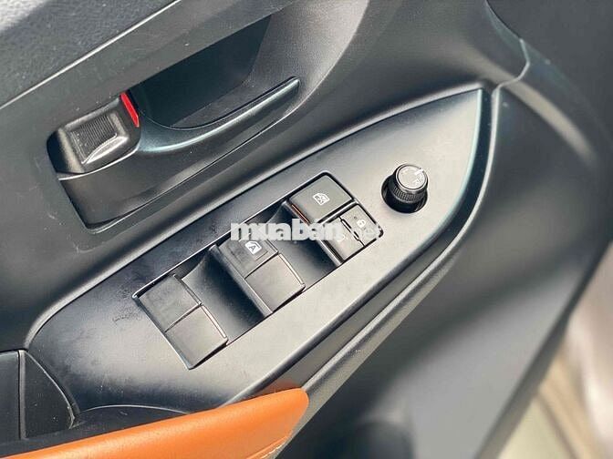Toyota Innova 2.0E 2019 Số sàn Đồng ánh kim