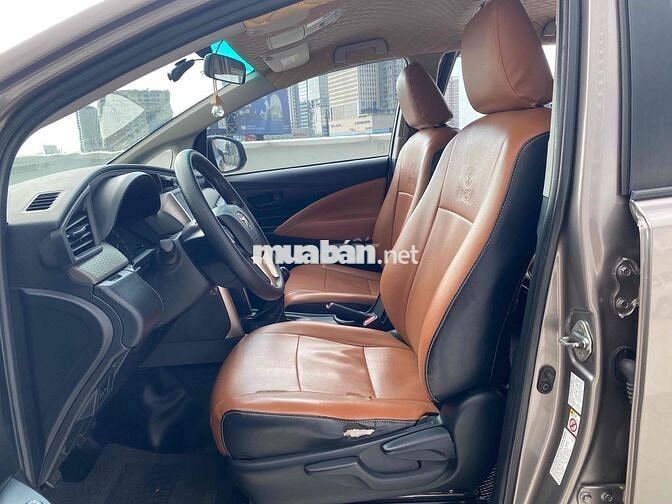 Toyota Innova 2.0E 2019 Số sàn Đồng ánh kim