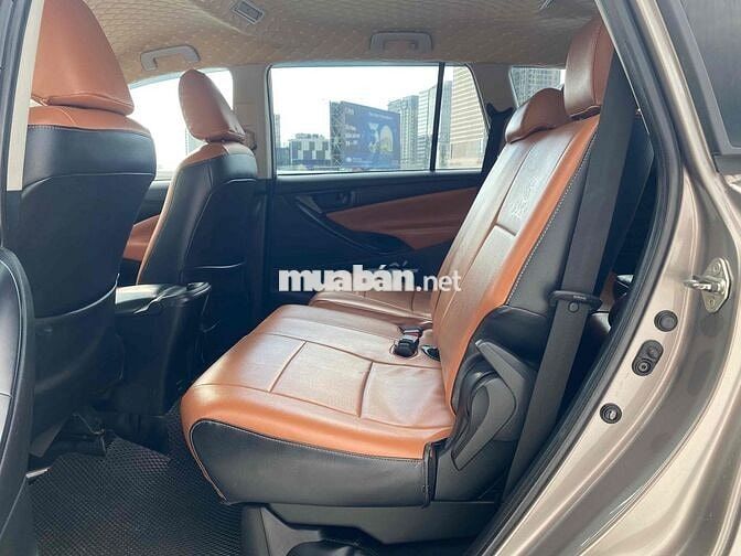 Toyota Innova 2.0E 2019 Số sàn Đồng ánh kim