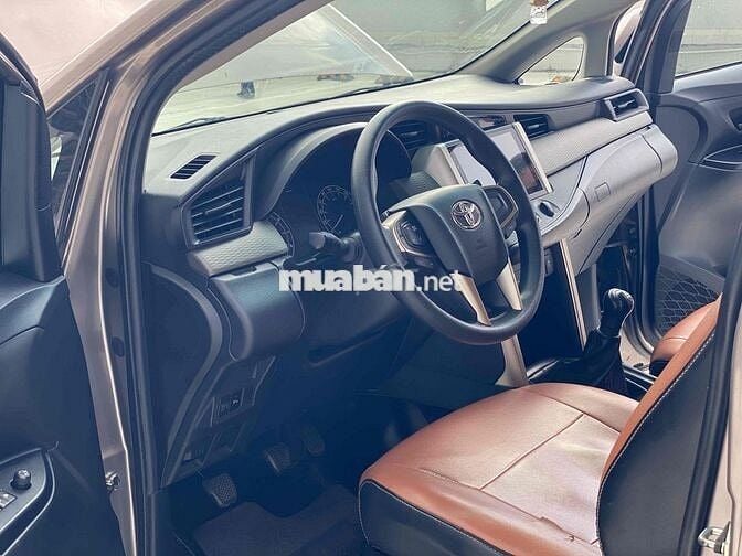 Toyota Innova 2.0E 2019 Số sàn Đồng ánh kim