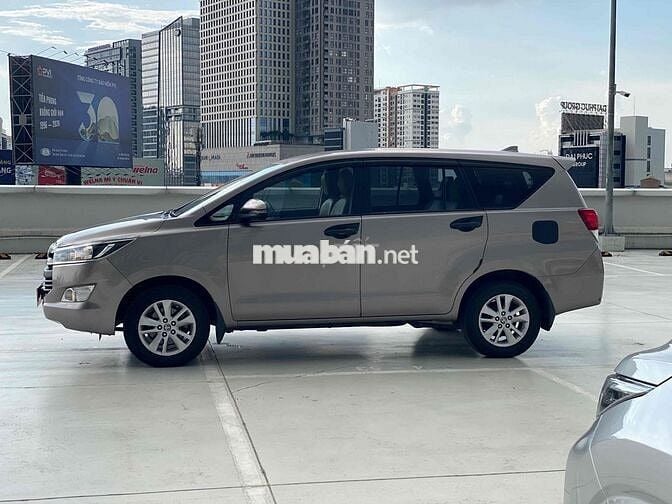 Toyota Innova 2.0E 2019 Số sàn Đồng ánh kim