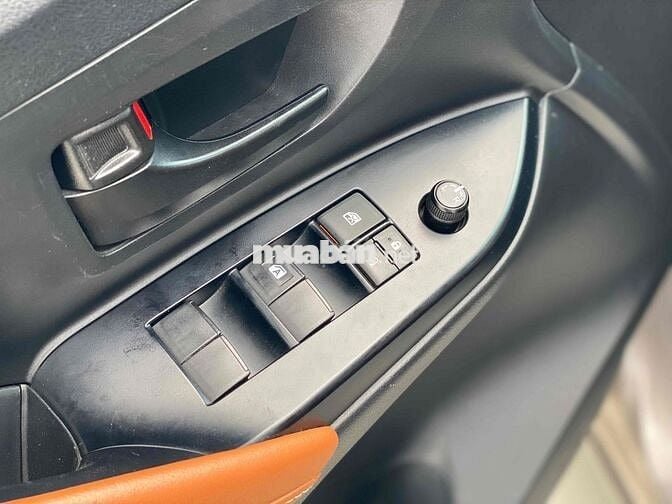 Toyota Innova 2.0E 2019 Số sàn Đồng ánh kim