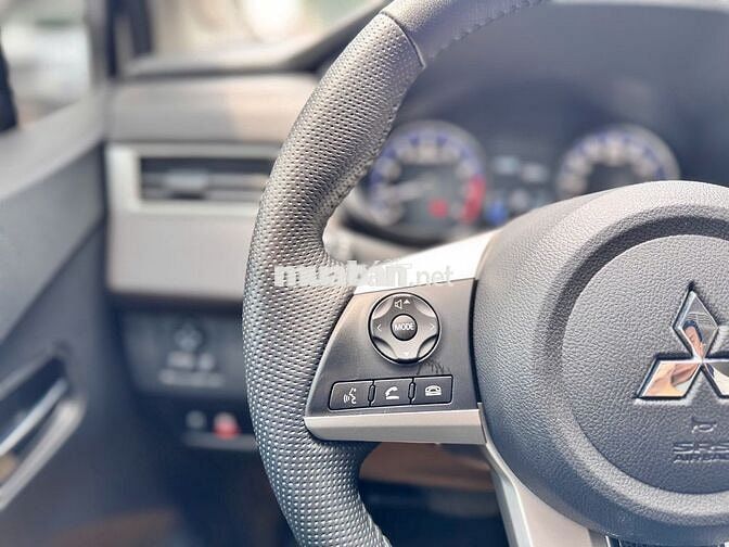 Xpander 1.5 Premium 2025 Trắng 26.000 km