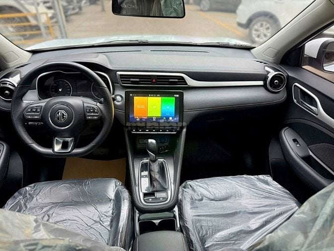 MG ZS Lux 2025 trắng odo 20000km