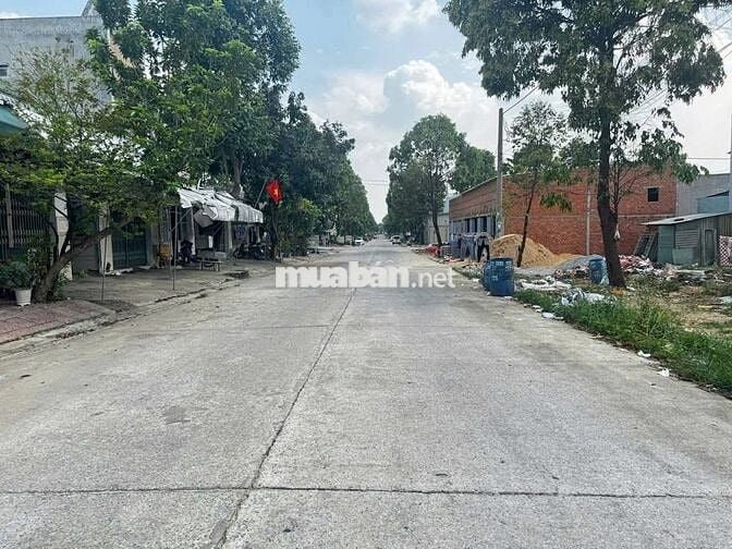 Kẹt tiền bán gấp lô 300m2/630Triệu gần trường ĐH Việt Đức,Bến Cát