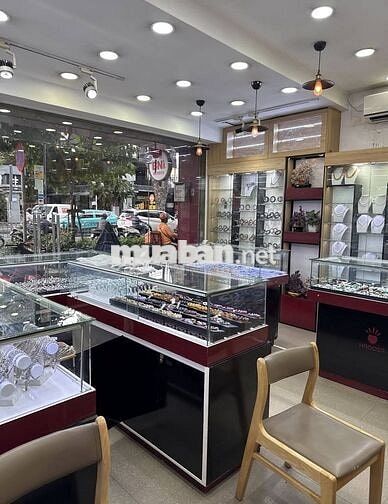 Quận 10 Tuyển 10 Nhân Viên Bán Hàng Phúc Lợi Tốt