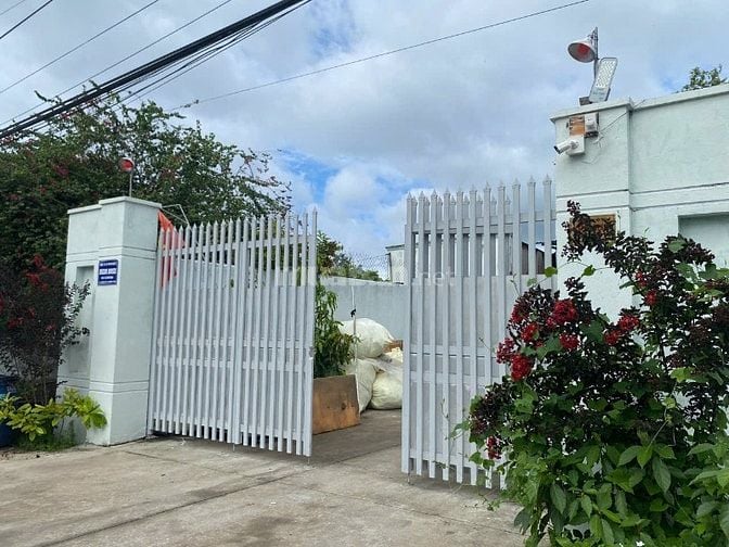 Cần bán nhà làm công ty kiêm kho hàng. Dt đất 385m2. dt sử dụng 550m2