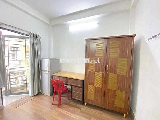 Cho thuê phòng ban công, máy lạnh, đủ tiện nghi ở Lê Văn Thọ