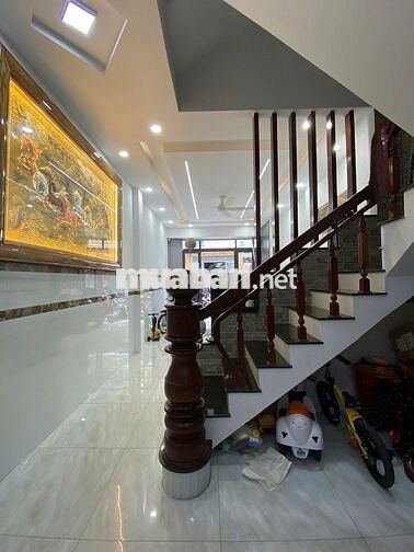 6 Tỷ 2 thương lượng, Liên khu 4-5, 3 Lầu, HXH 8m, SHR CC trong ngày