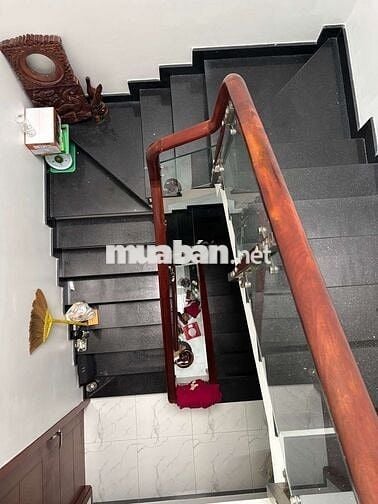 Bán nhà 3 tầng Bùi Minh Trực Quận 8- DT 82m2 - Giá 8.8 tỷ hẻm thông 