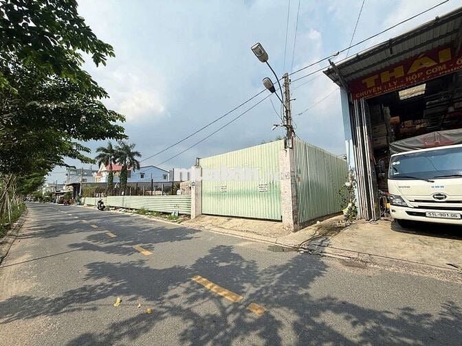 Mặt tiền ngay Ngã Tư Ga, 2.600m2 full thổ cư, vị trí siêu đẹp. 