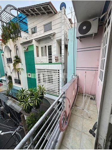 Phòng 18m2 có điều hoà, ban công phơi đồ riêng 