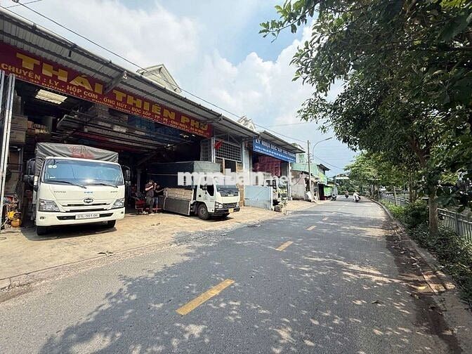 Mặt tiền ngay Ngã Tư Ga, 2.600m2 full thổ cư, vị trí siêu đẹp. 