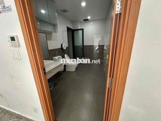 Cho thuê văn phòng căn góc, 2 mặt tiền khu đô thị Vạn Phúc-Thủ Đức