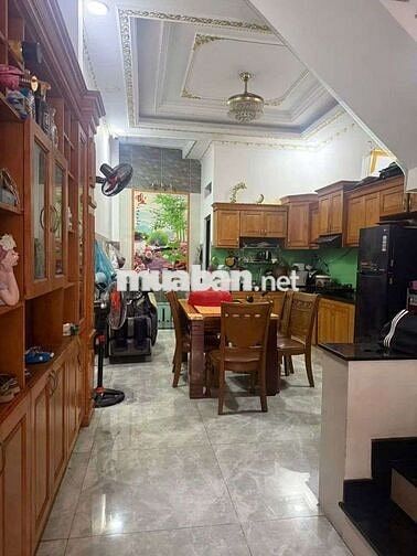 nhà cho thuê DT 4x15 3 lầu đường liên khu 4-5