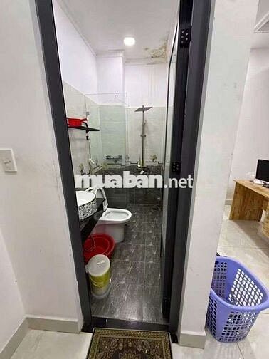 nhà cho thuê DT 4x15 3 lầu đường liên khu 4-5