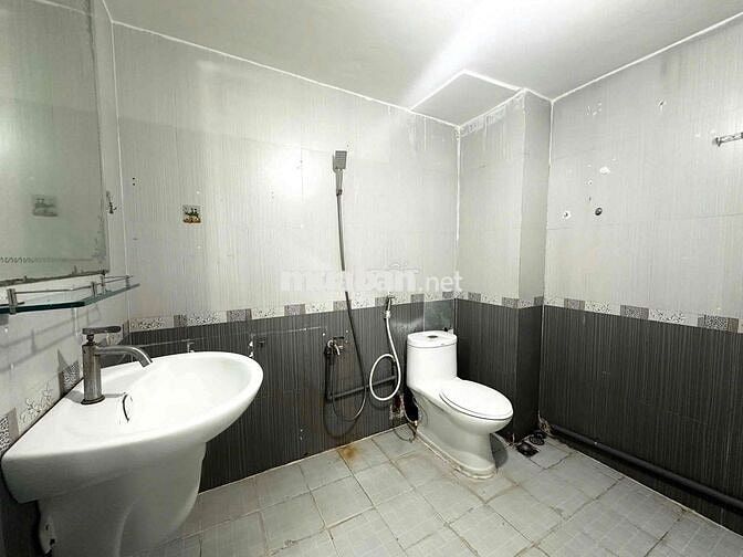 1 PN TÁCH BẾP RỘNG 50M2 GẦN ĐH CÔNG THƯƠNG VÀ ĐẠI HỌC VĂN HIẾN