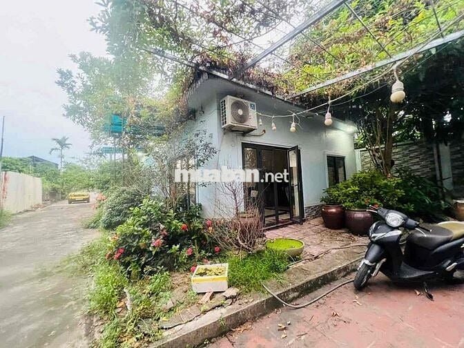 Cho thuê nhà Ngọc Thuỵ - 200m, ô tô đỗ cửa, sân vườn rộng.