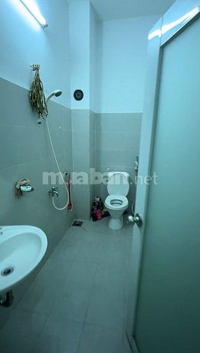 Phòng 18m2 có điều hoà, ban công phơi đồ riêng 