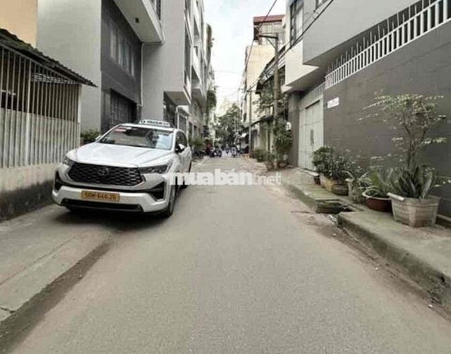 NHỈNH 4TỶ HẺM XE HƠI NGAY SÁT CẦU BÔNG QUA Q1. NHÀ LÔ GÓC 2 MẶT HẺM