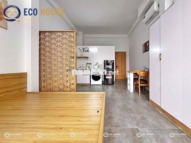 STUDIO BAN CÔNG/ CỬA SỔ GẦN VÒNG XOAY LĂNG CHA CẢ - HOÀNG VĂN THỤ