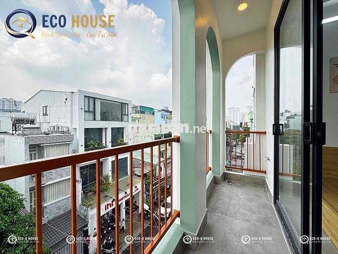 STUDIO BAN CÔNG/ CỬA SỔ GẦN VÒNG XOAY LĂNG CHA CẢ - HOÀNG VĂN THỤ