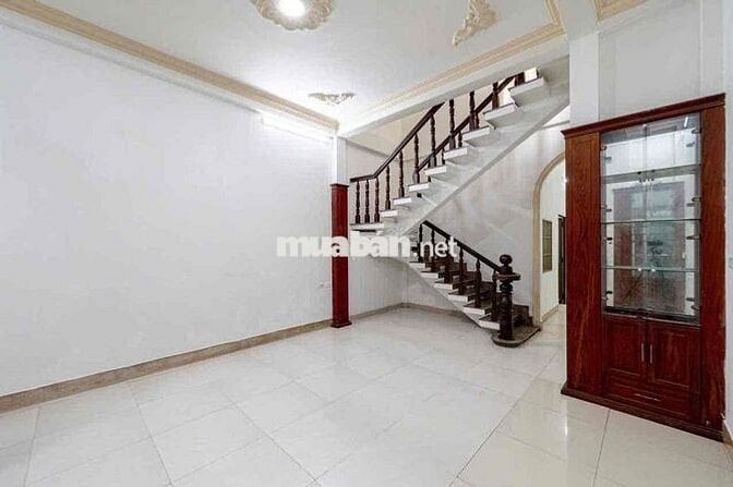 NGAY ĐƯỜNG SỐ 8 NHÀ 5PN 2WC SÂN 2 Ô TÔ Ở + VPCTY+ KD ONLINE