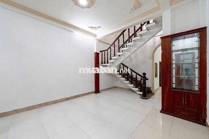 CHO THUÊ NHÀ NGUYÊN CĂN 140m² - 5PN- SÂN ĐẬU 2 Ô TÔ -GẦN LÀNG ĐẠI HỌC