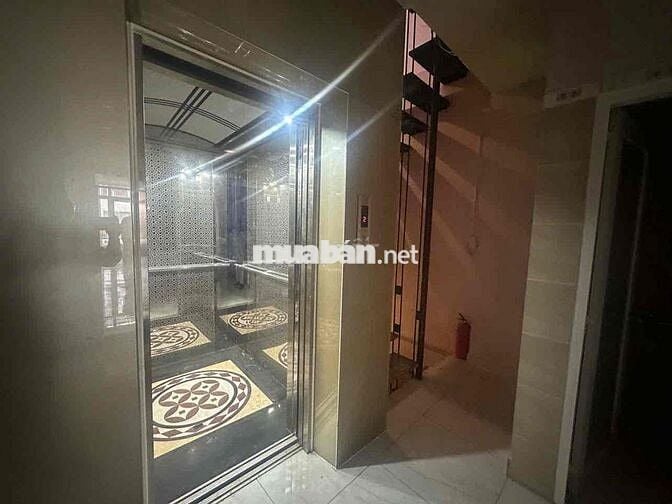 Nhà nguyên căn mặt tiền khu Bùi Viện Q1 - 270m2 - Thang máy
