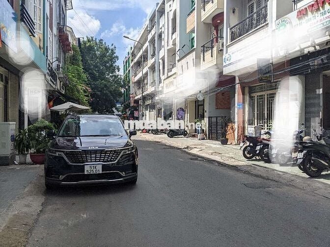 Mặt tiền đường Hoa nhận nhà ngay.