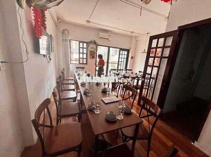 Mặt tiền đường Hoa nhận nhà ngay.