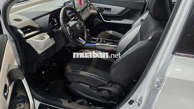 Toyota Veloz Cross Top 2022 1.5CVT,màu trắng,2v1km