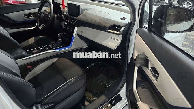 Toyota Veloz Cross Top 2022 1.5CVT,màu trắng,2v1km
