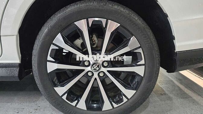 Toyota Veloz Cross Top 2022 1.5CVT,màu trắng,2v1km