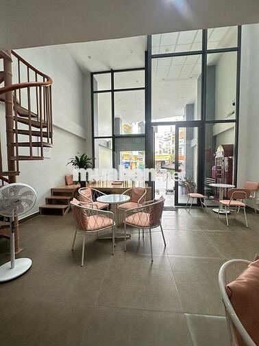 CHO THUÊ TÒA NHÀ MẶT TIỀN  - SỬ DỤNG 250M2 TRUNG TÂM QUẬN 1